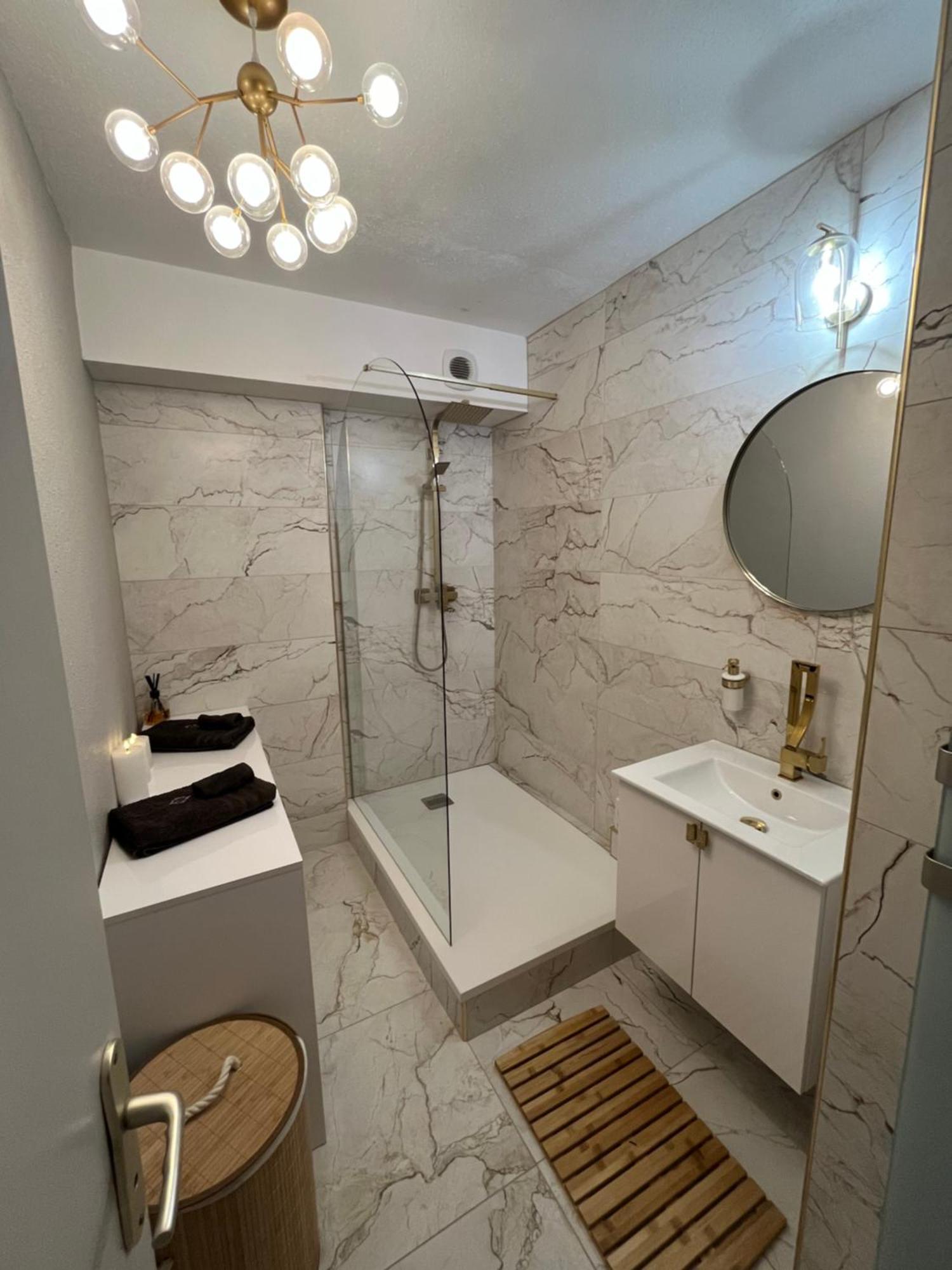 « Le Boudoir D'Elodie » Le Spa Romantique Saint-Léonard Exteriör bild