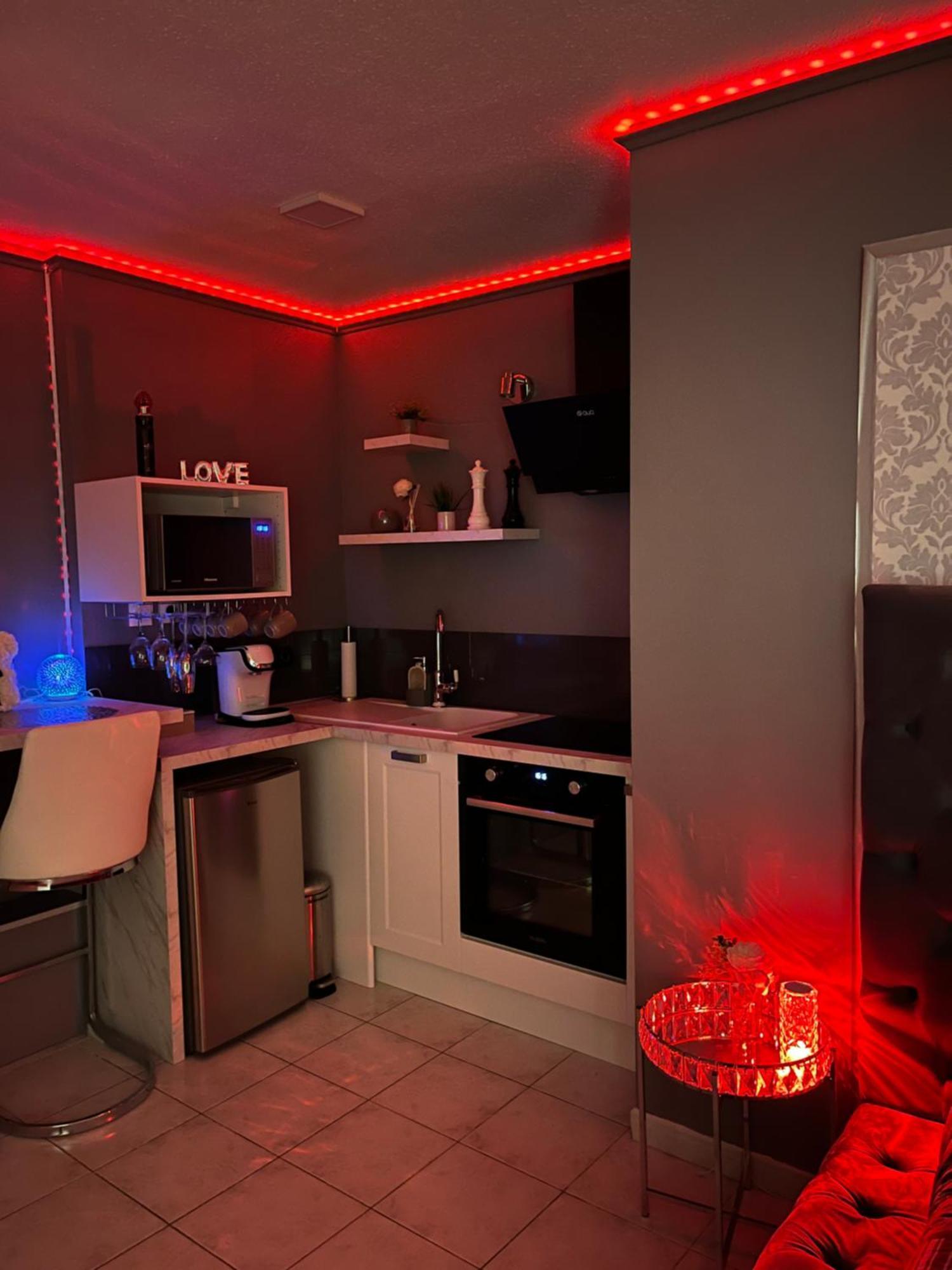« Le Boudoir D'Elodie » Le Spa Romantique Saint-Léonard Exteriör bild
